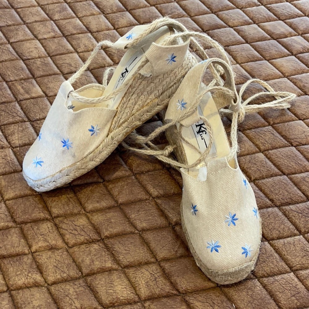 NWOT Embroidered espadrille